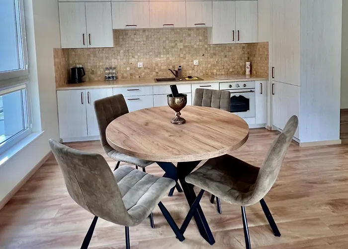 By The Forest * 格丁尼亚